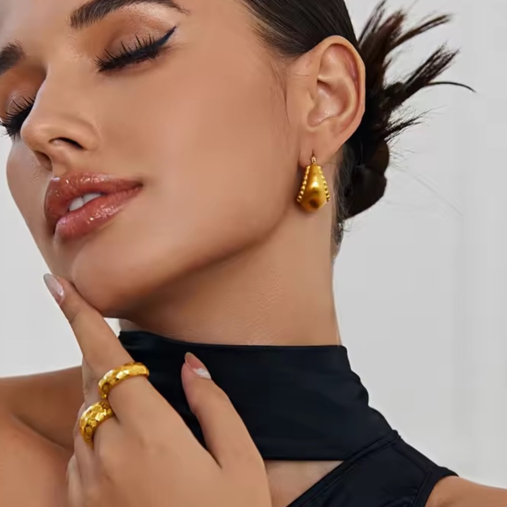 Basket Matte Golden Hoop Earrings 18 K Gold Stainless Steel - Picture 4 of 11